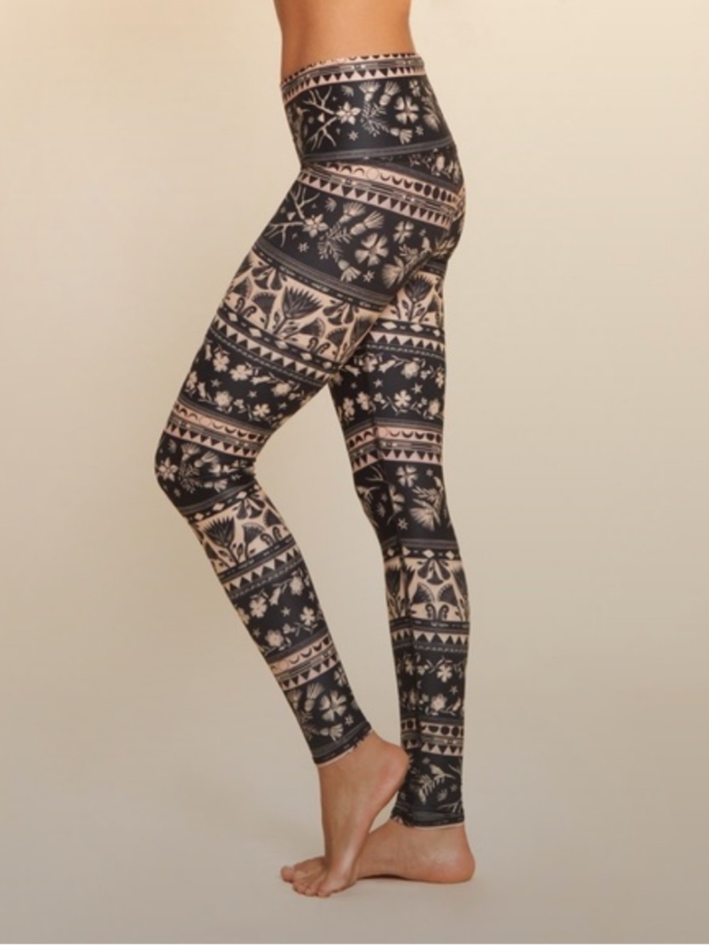 Teeki Women’s Hot Pants Moon Flower | Boho Yoga Leggings - Small